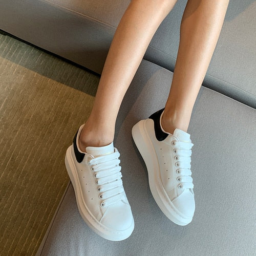 High version of Finard McQueen White shoes Women McQueen leather muffin thick soles increase women's shoes 2019 new autumn shoes