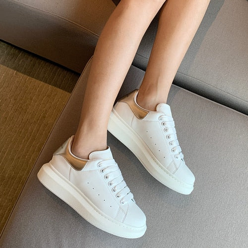 High version of Finard McQueen White shoes Women McQueen leather muffin thick soles increase women's shoes 2019 new autumn shoes